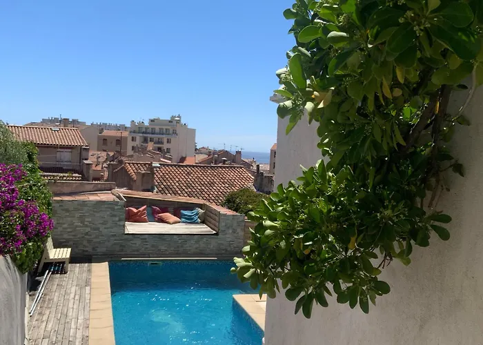 Pour 4 face à la piscine