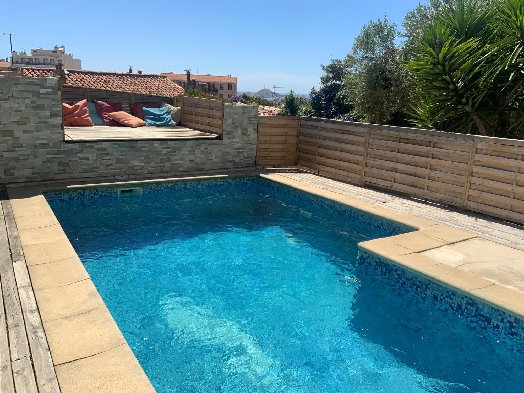 Pour 4 Face à La Piscine